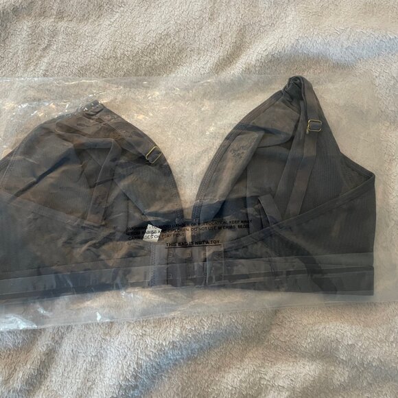 NWT Lively Bralette Gray Size 2 Bra New With Tags Minimalist 34 36 D DD DDD - Picture 4 of 4